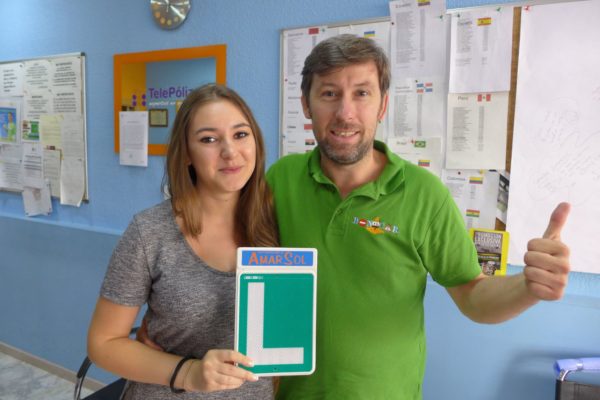 Dani posa junto a Florentina justo después de conseguir su "L"