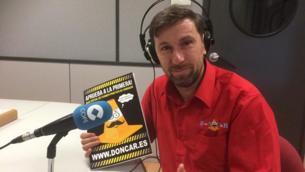 Nuestro director de marketing en el estudio de Luz De Cruze en la COPE de Valencia